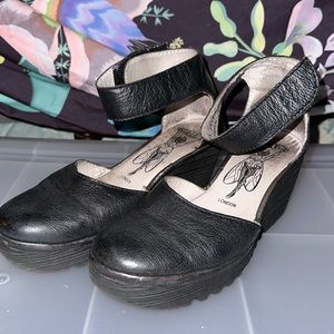 Fly London black leather 36 ankle strap Velcro